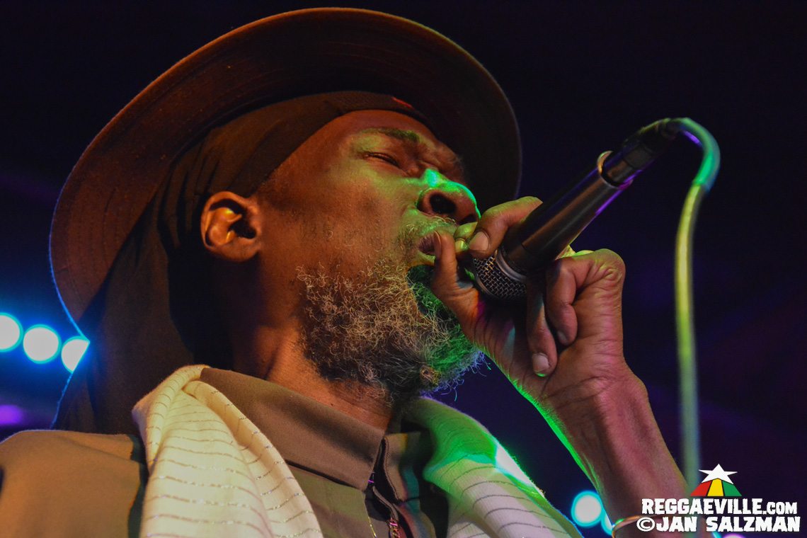 Akae Beka & Spiritual