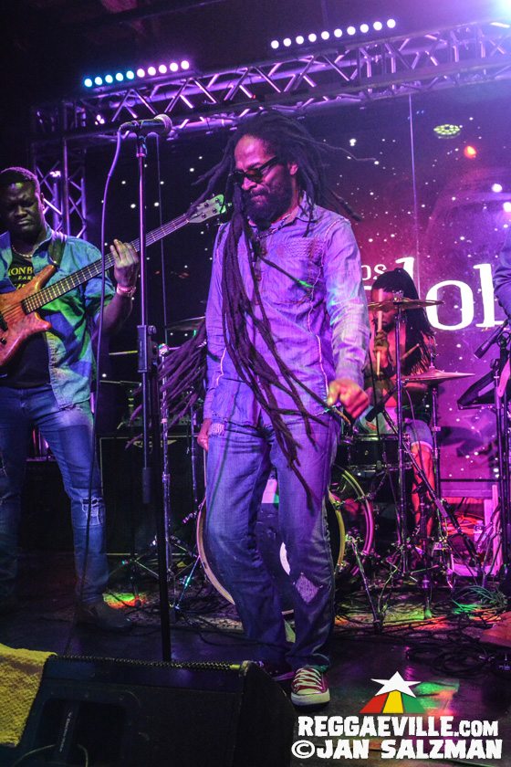 Akae Beka & Spiritual