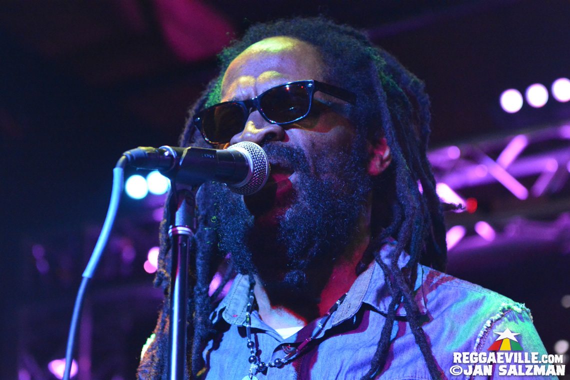 Akae Beka & Spiritual