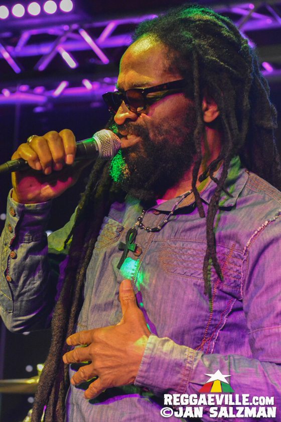 Akae Beka & Spiritual