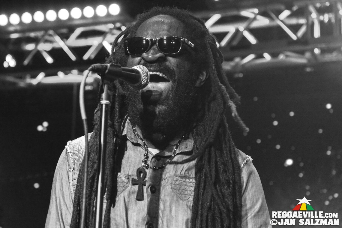 Akae Beka & Spiritual