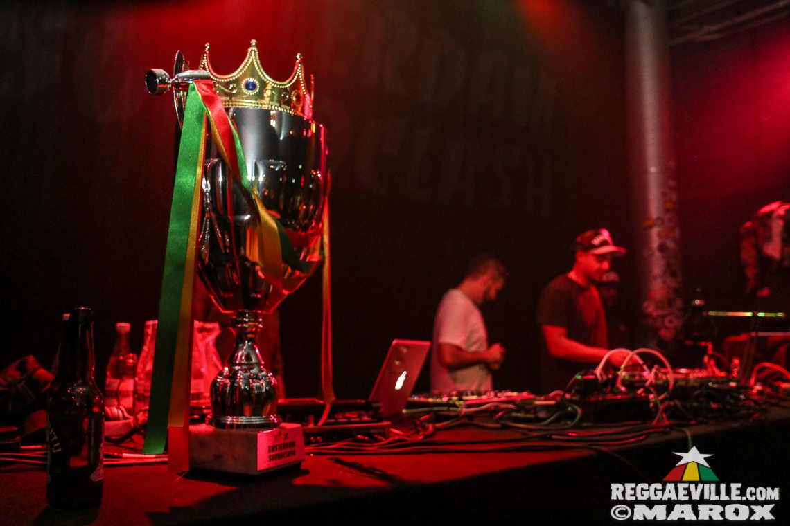 Deebuzz vs. Ruffpack