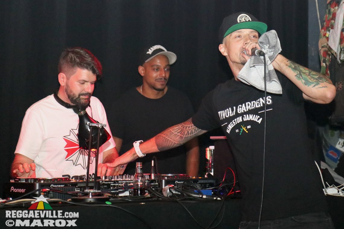 Deebuzz vs. Ruffpack