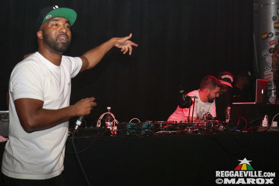 Deebuzz vs. Ruffpack