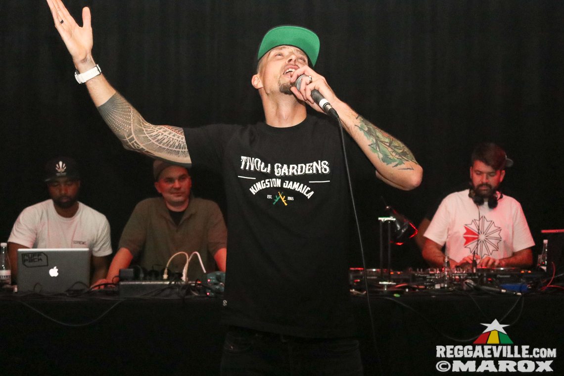 Deebuzz vs. Ruffpack