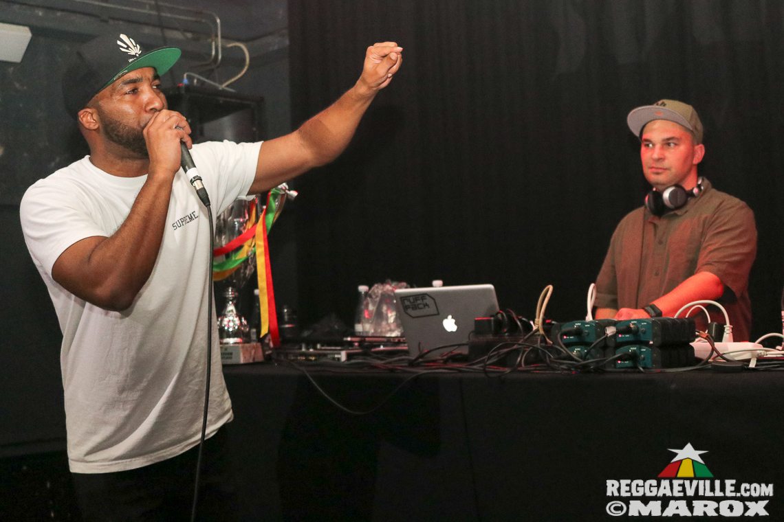 Deebuzz vs. Ruffpack