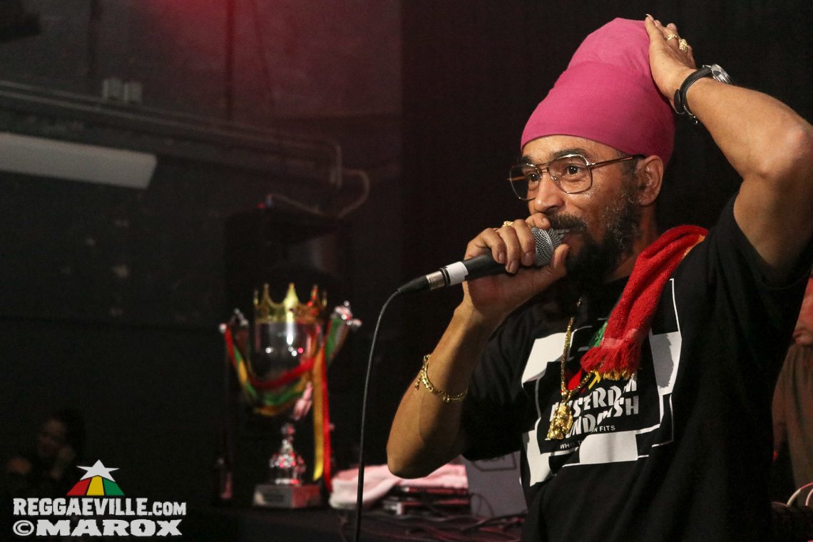 Deebuzz vs. Ruffpack