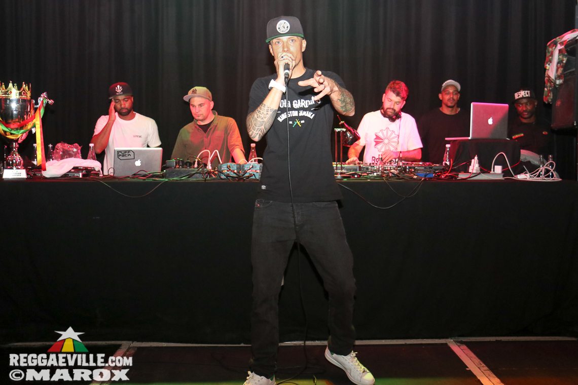 Deebuzz vs. Ruffpack