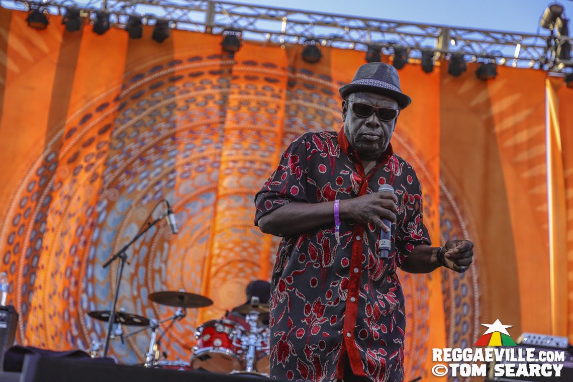 Beres Hammond, Cocoa Tea & Mighty Diamonds