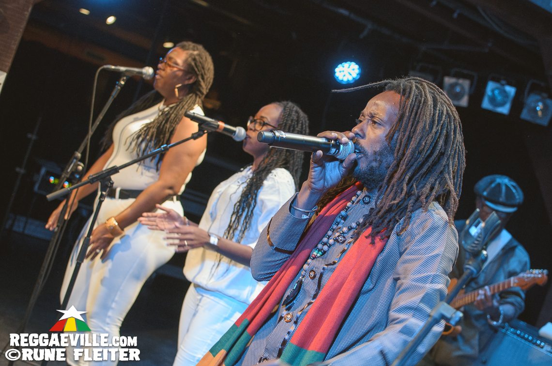 Junior Kelly, Droop Lion & Charly B