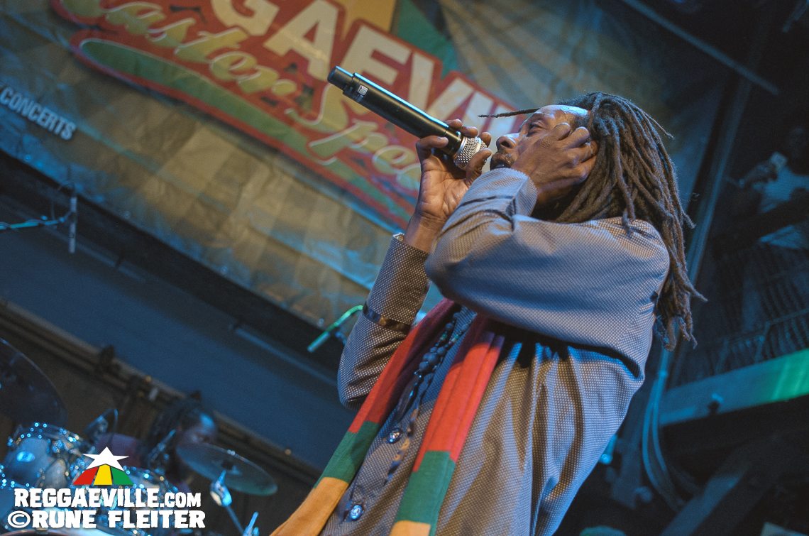 Junior Kelly, Droop Lion & Charly B