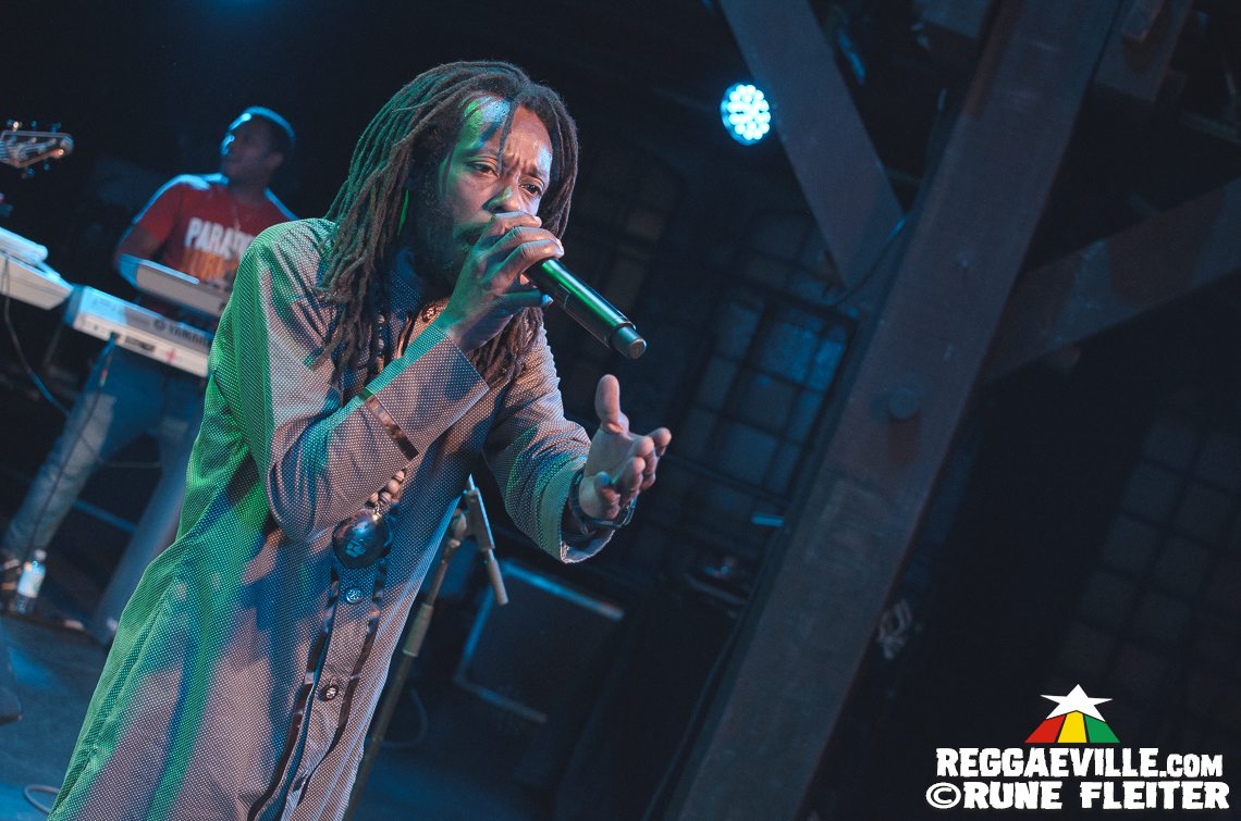 Junior Kelly, Droop Lion & Charly B