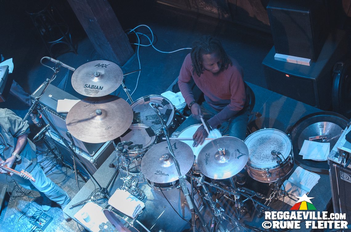 Junior Kelly, Droop Lion & Charly B