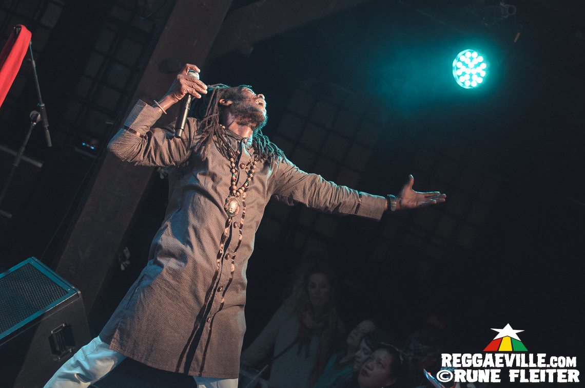 Junior Kelly, Droop Lion & Charly B