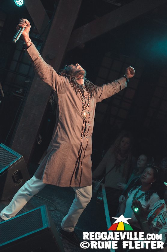 Junior Kelly, Droop Lion & Charly B