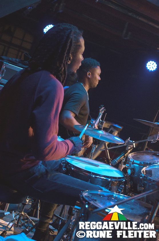 Junior Kelly, Droop Lion & Charly B