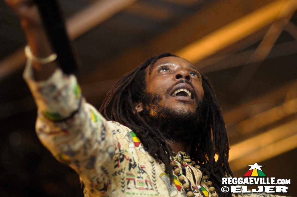 Junior Kelly, Droop Lion & Charly B