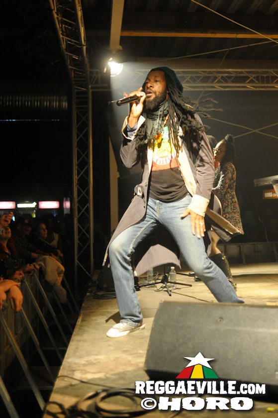 Junior Kelly, Droop Lion & Charly B