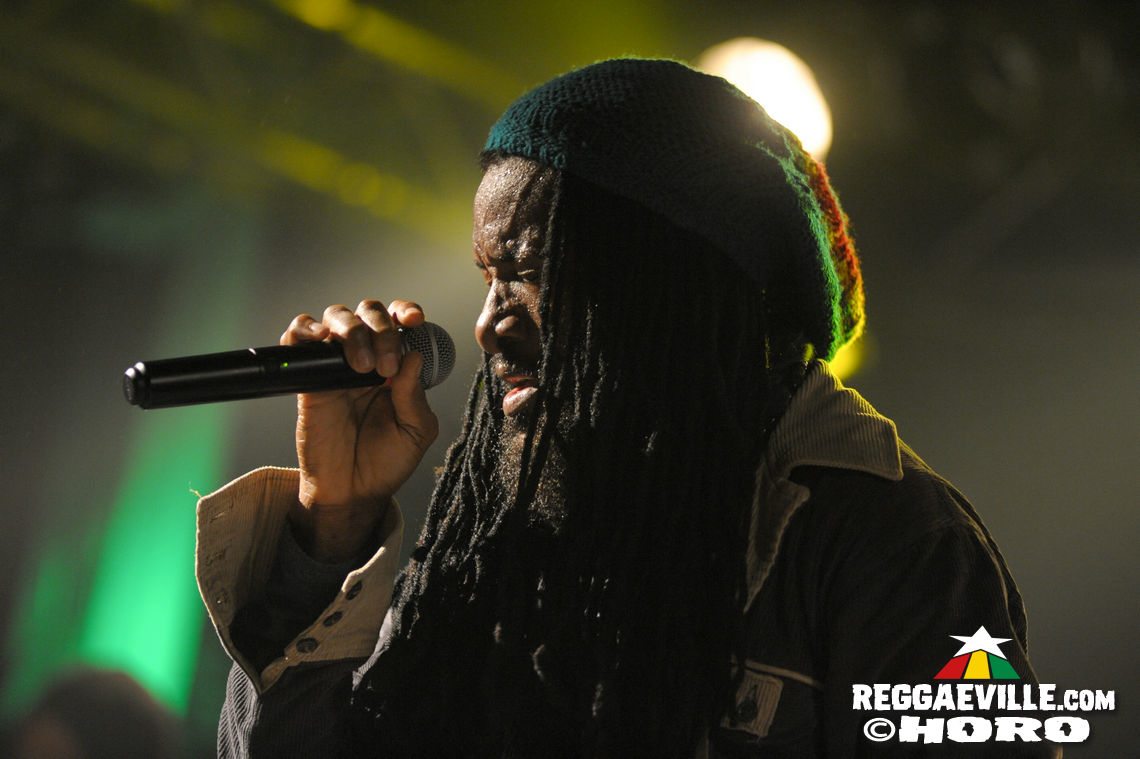 Junior Kelly, Droop Lion & Charly B