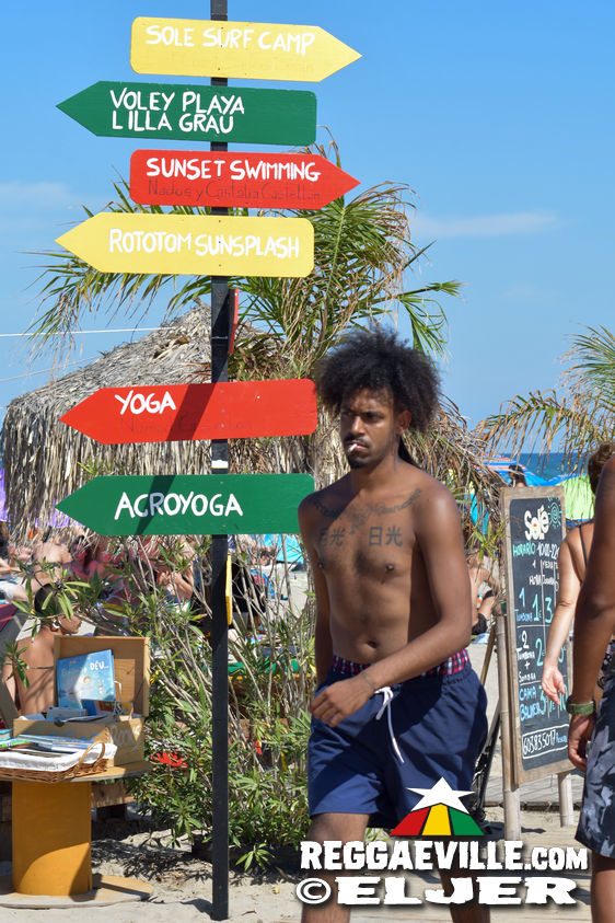 Kibir La Amlak feat. Dawta's of Aya & Beach Vibes