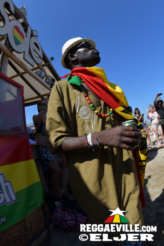 Kibir La Amlak feat. Dawta's of Aya & Beach Vibes