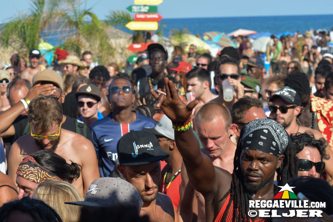 Kibir La Amlak feat. Dawta's of Aya & Beach Vibes