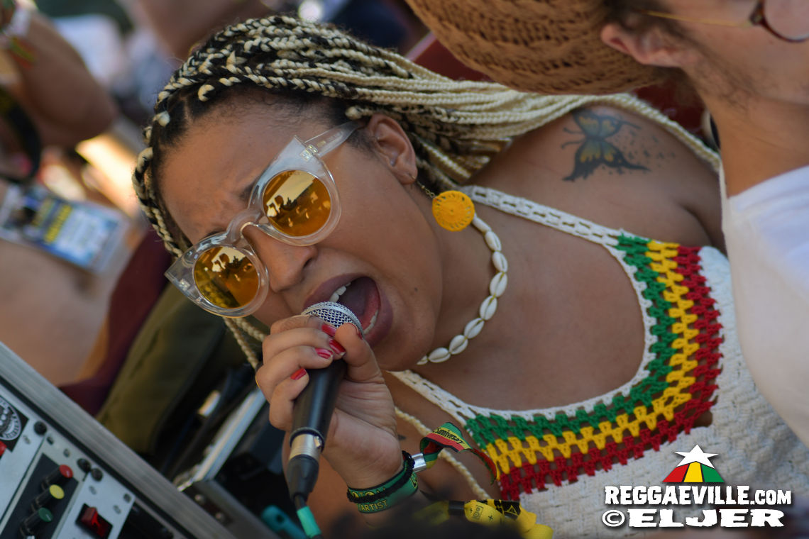 Kibir La Amlak feat. Dawta's of Aya & Beach Vibes