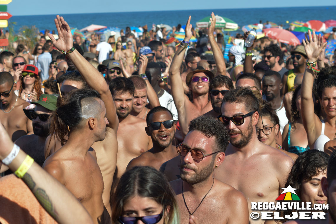 Kibir La Amlak feat. Dawta's of Aya & Beach Vibes