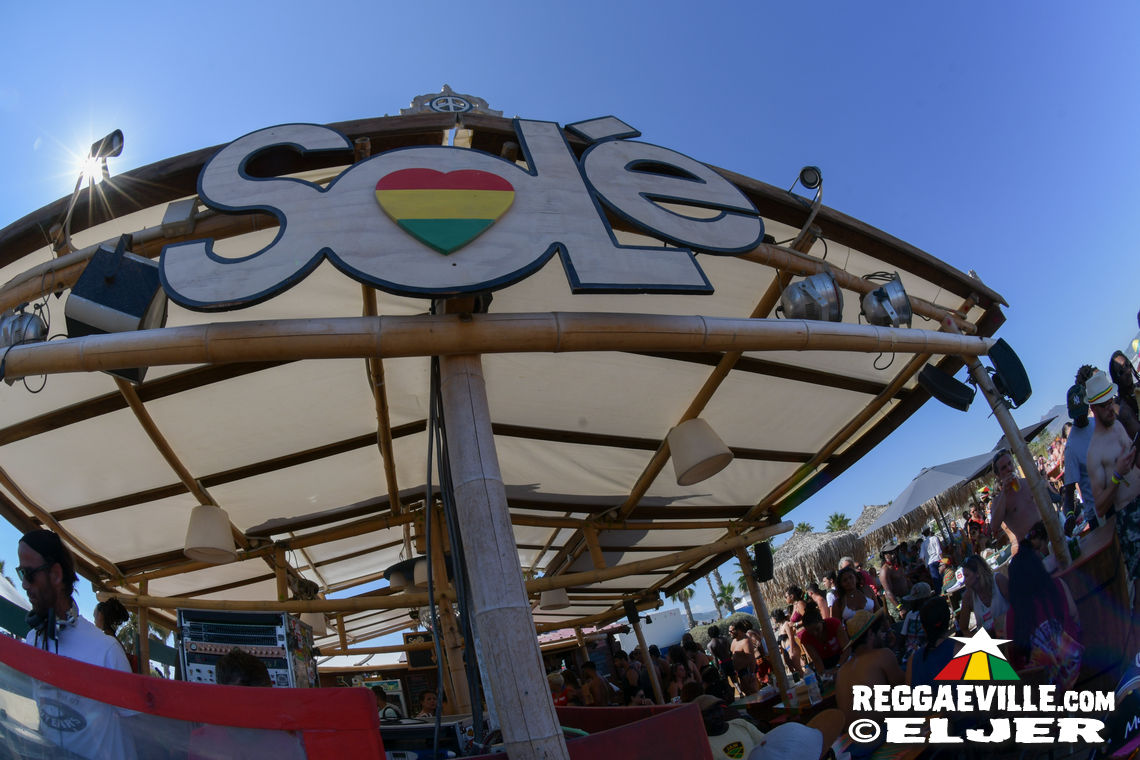 Kibir La Amlak feat. Dawta's of Aya & Beach Vibes