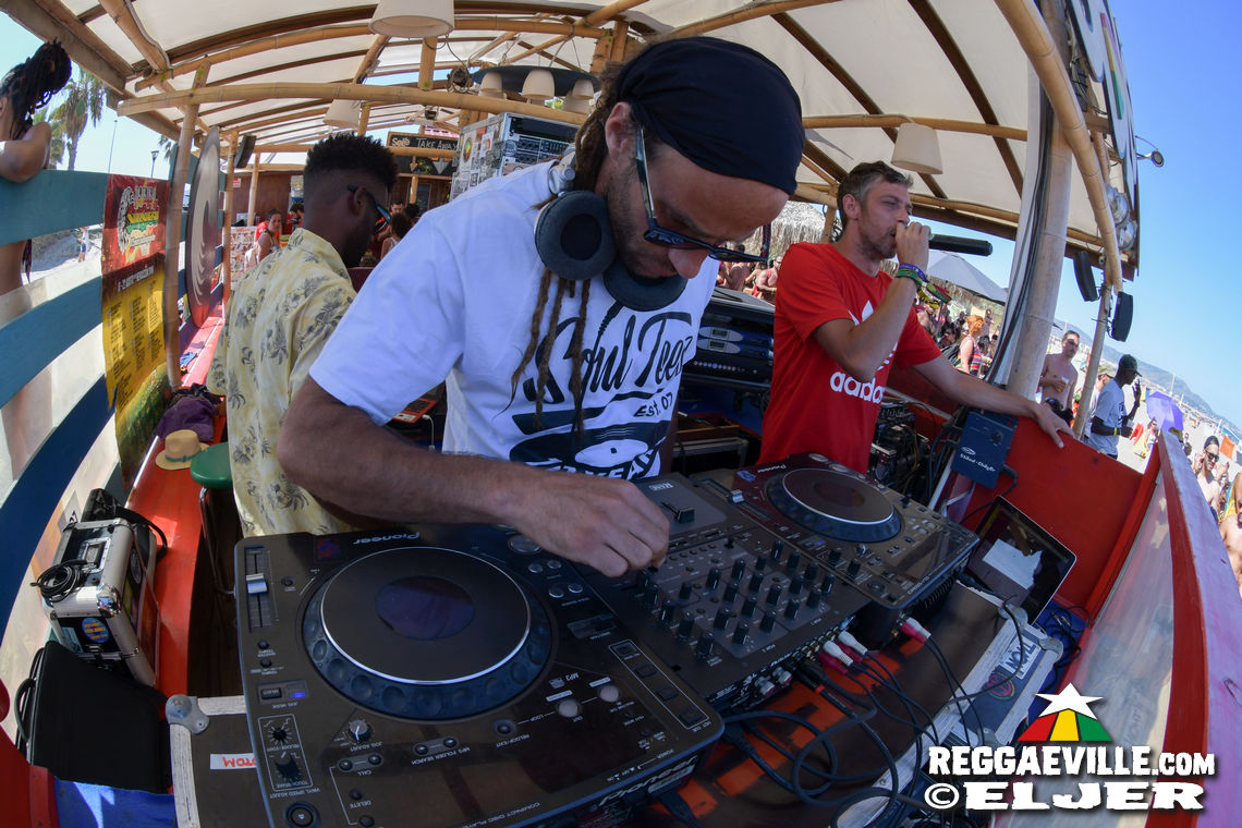 Kibir La Amlak feat. Dawta's of Aya & Beach Vibes