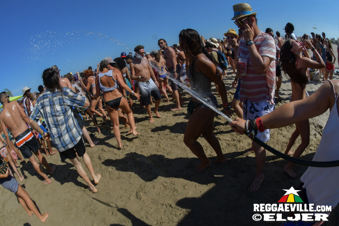 Kibir La Amlak feat. Dawta's of Aya & Beach Vibes