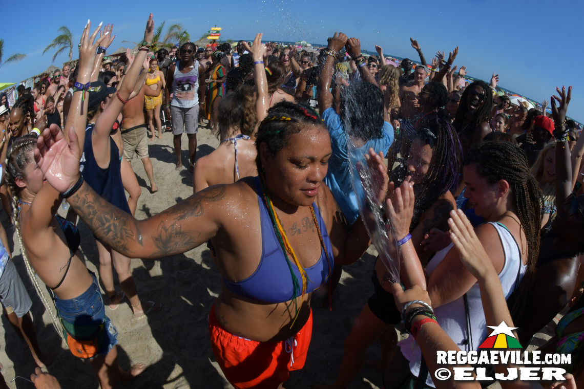 Kibir La Amlak feat. Dawta's of Aya & Beach Vibes