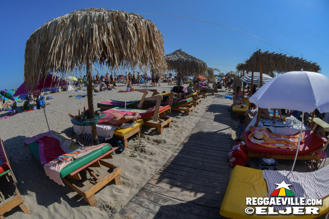 Kibir La Amlak feat. Dawta's of Aya & Beach Vibes