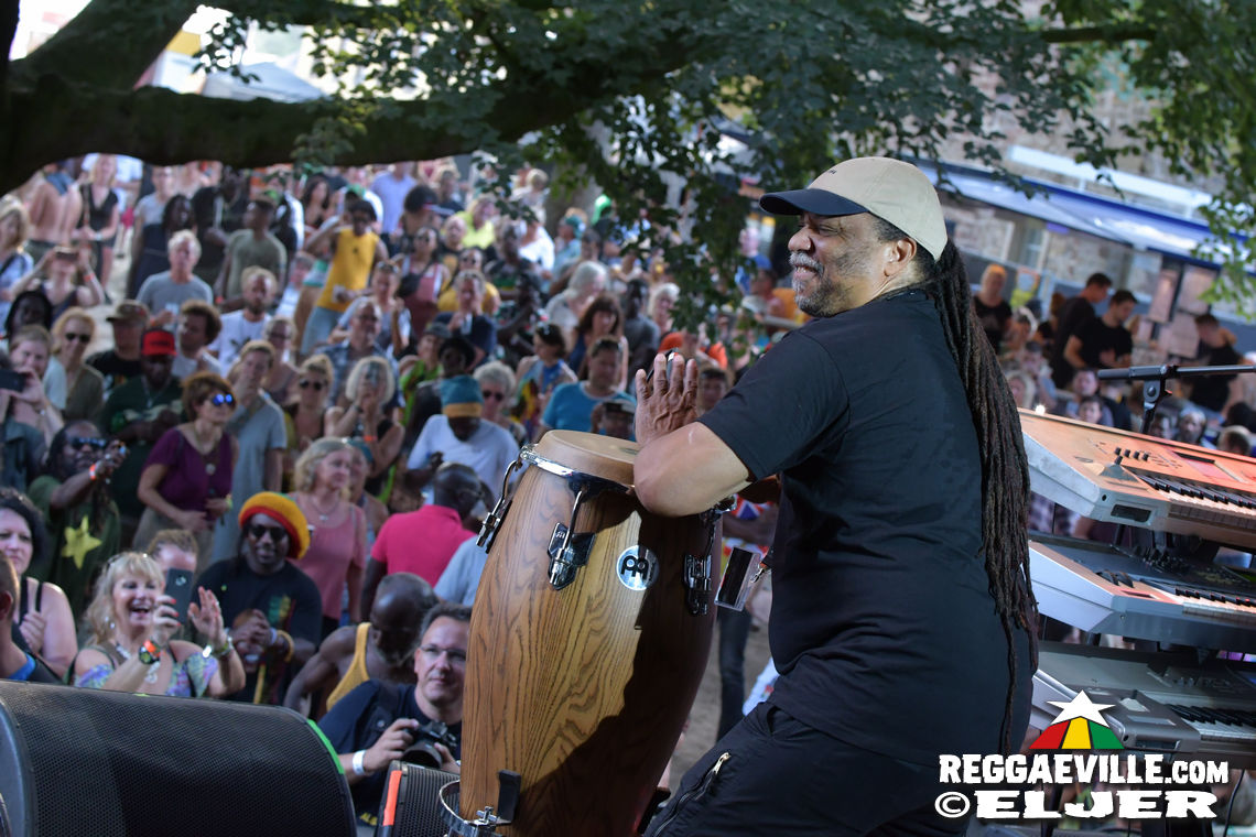 Nature Ellis & New Kingston