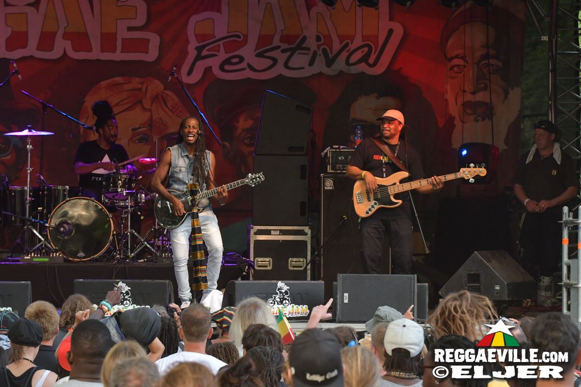 Nature Ellis & New Kingston