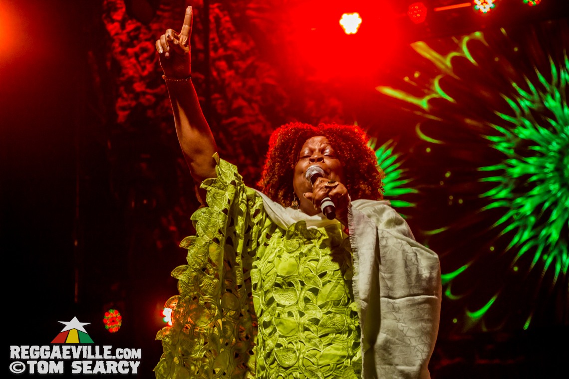 Lutan Fyah, Sly & Robbie feat. Judy Mowatt, Marcia Griffiths & Cherine Anderson @ Reggae On The River 2017