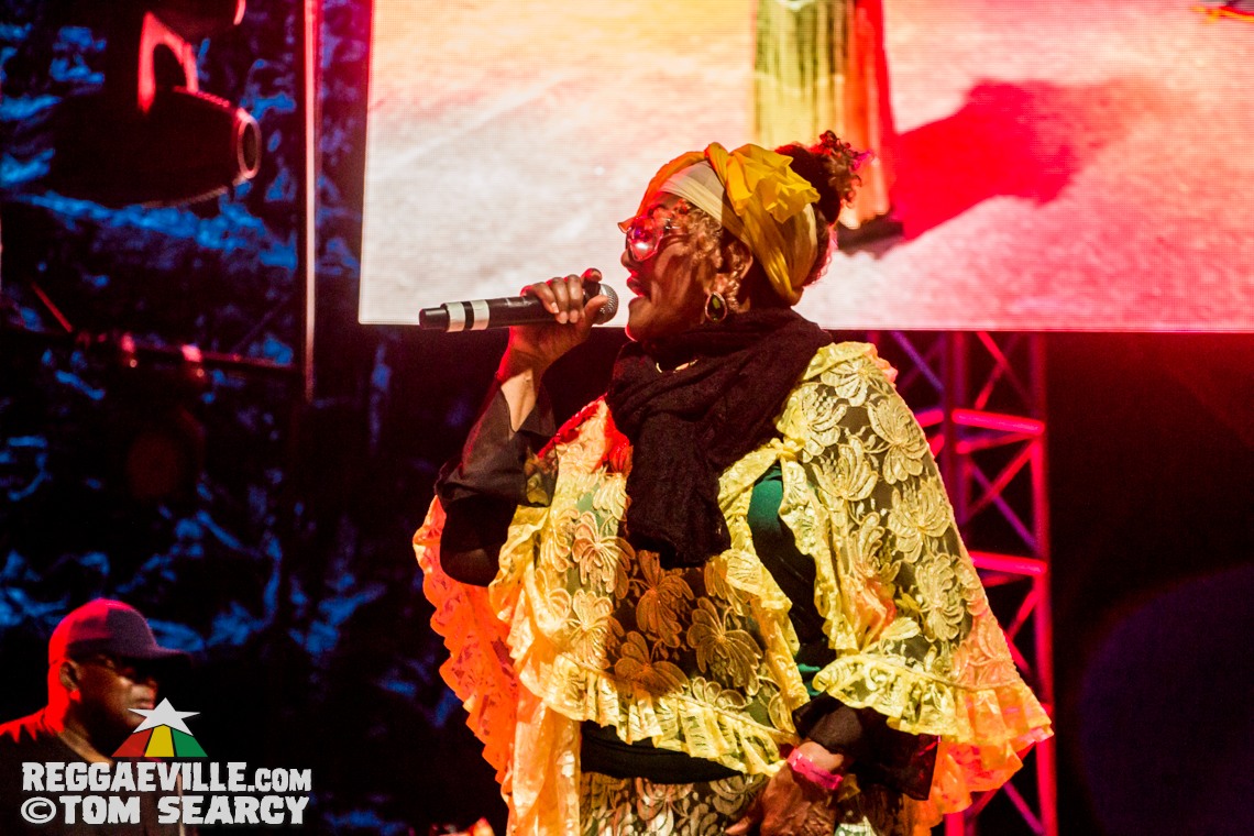 Lutan Fyah, Sly & Robbie feat. Judy Mowatt, Marcia Griffiths & Cherine Anderson @ Reggae On The River 2017