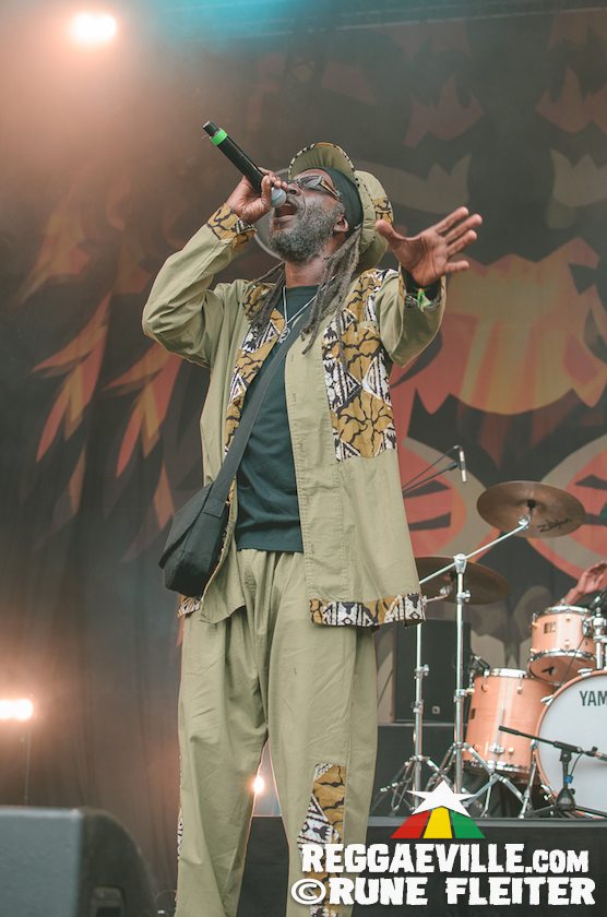 Mono & Nikitaman, Che Sudaka, Macka B & Bootown Shakedown