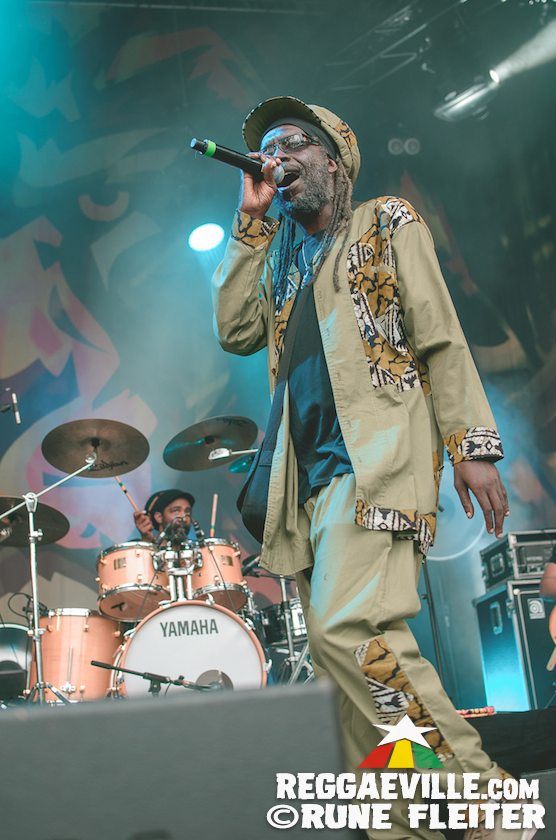 Mono & Nikitaman, Che Sudaka, Macka B & Bootown Shakedown