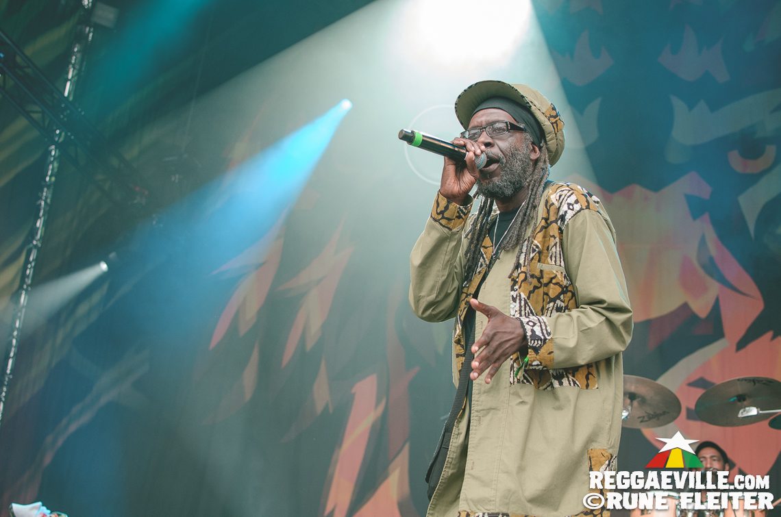 Mono & Nikitaman, Che Sudaka, Macka B & Bootown Shakedown