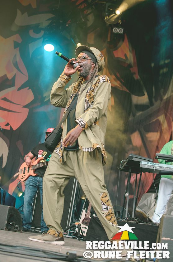 Mono & Nikitaman, Che Sudaka, Macka B & Bootown Shakedown