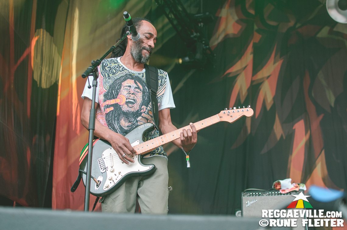 Mono & Nikitaman, Che Sudaka, Macka B & Bootown Shakedown