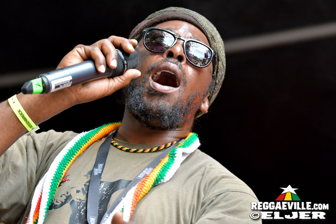 Singing U & Cat, Schwarzpaul