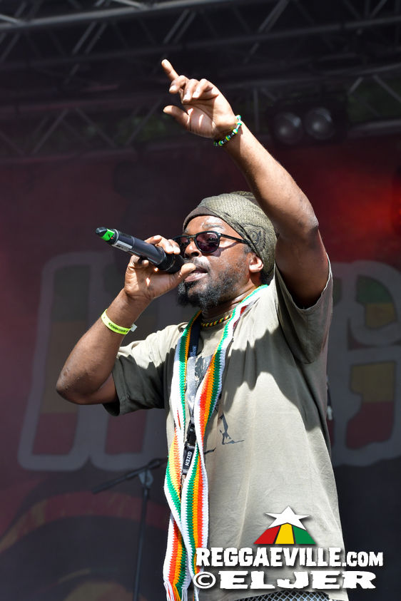 Singing U & Cat, Schwarzpaul