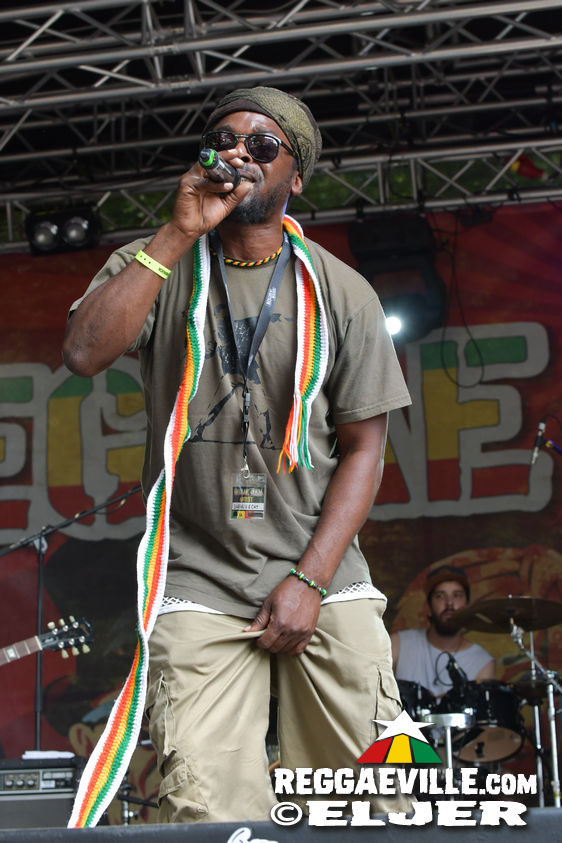 Singing U & Cat, Schwarzpaul