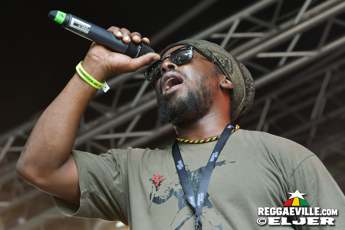 Singing U & Cat, Schwarzpaul