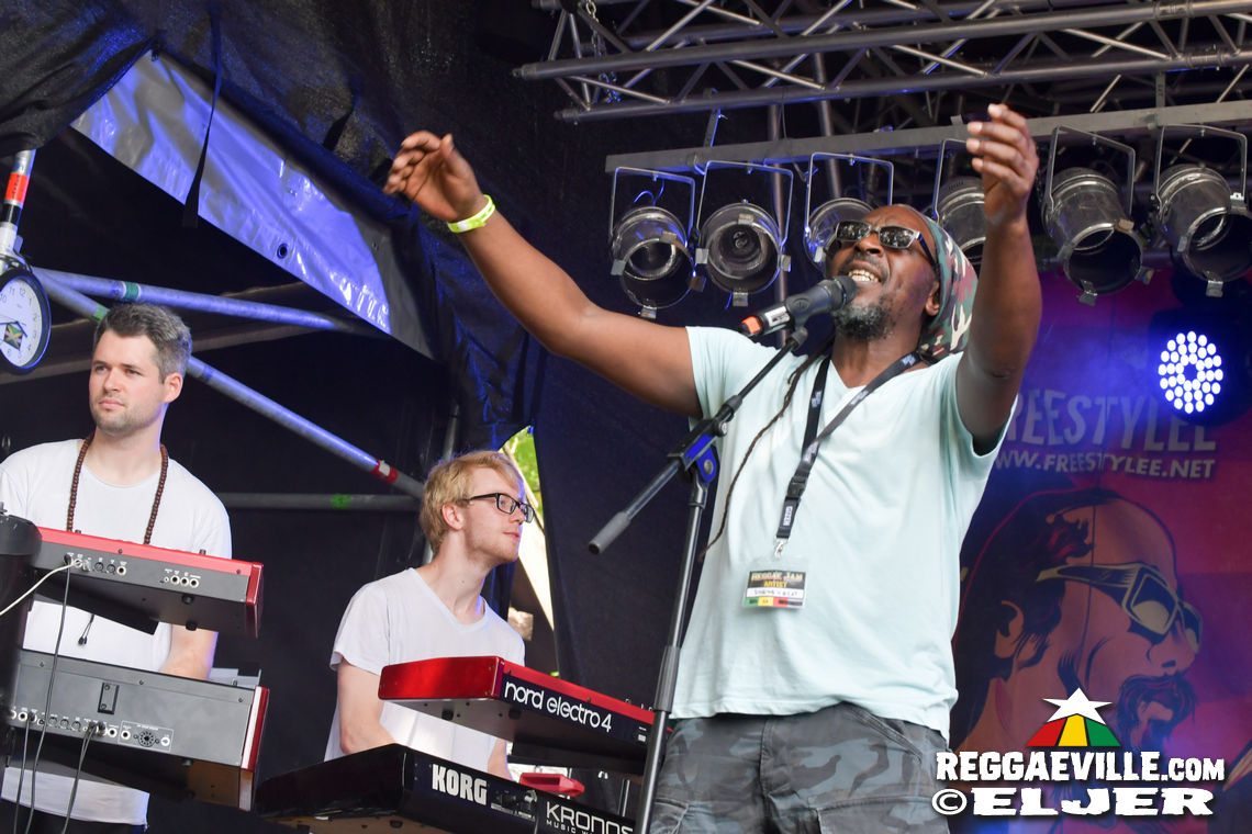 Singing U & Cat, Schwarzpaul