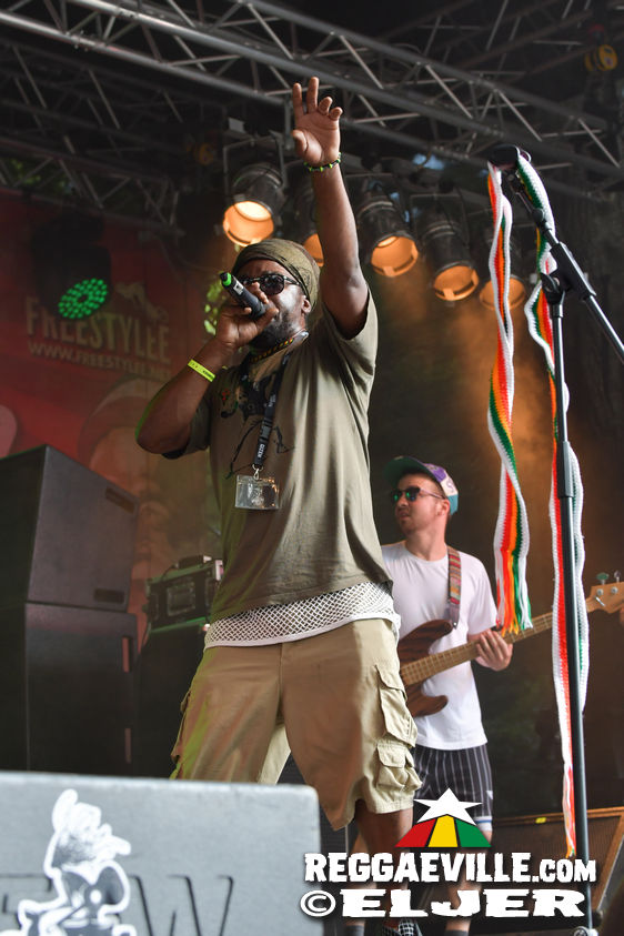 Singing U & Cat, Schwarzpaul