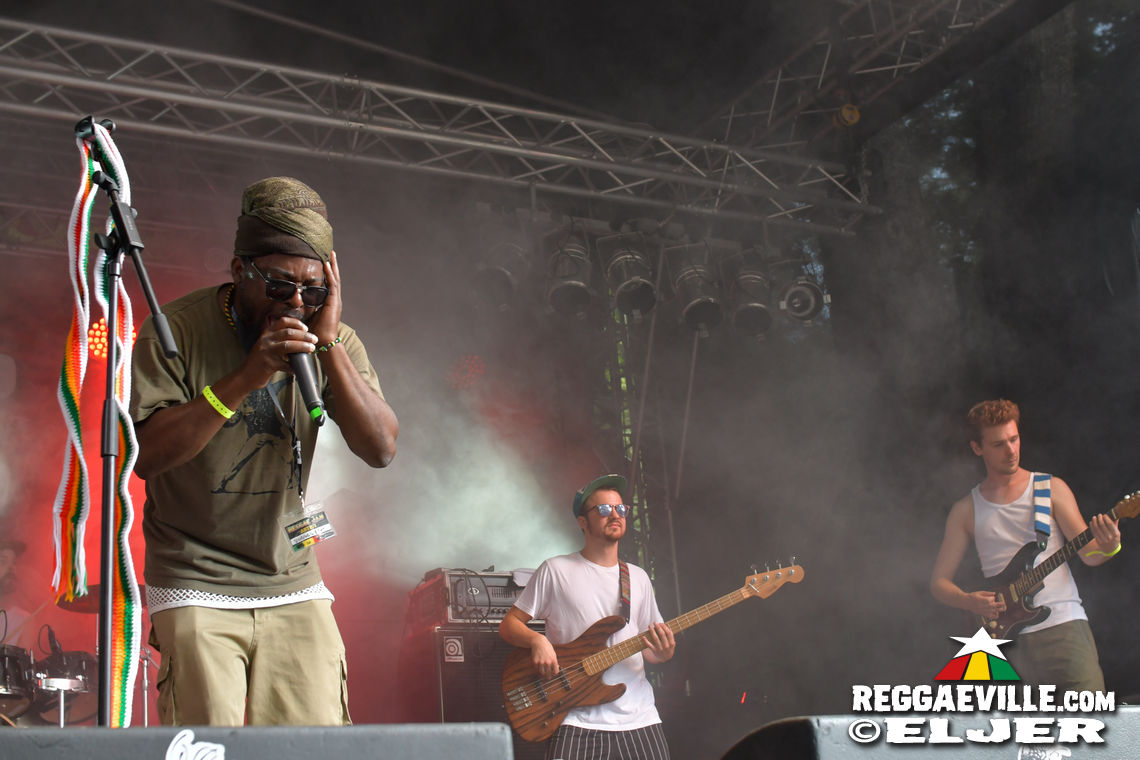 Singing U & Cat, Schwarzpaul