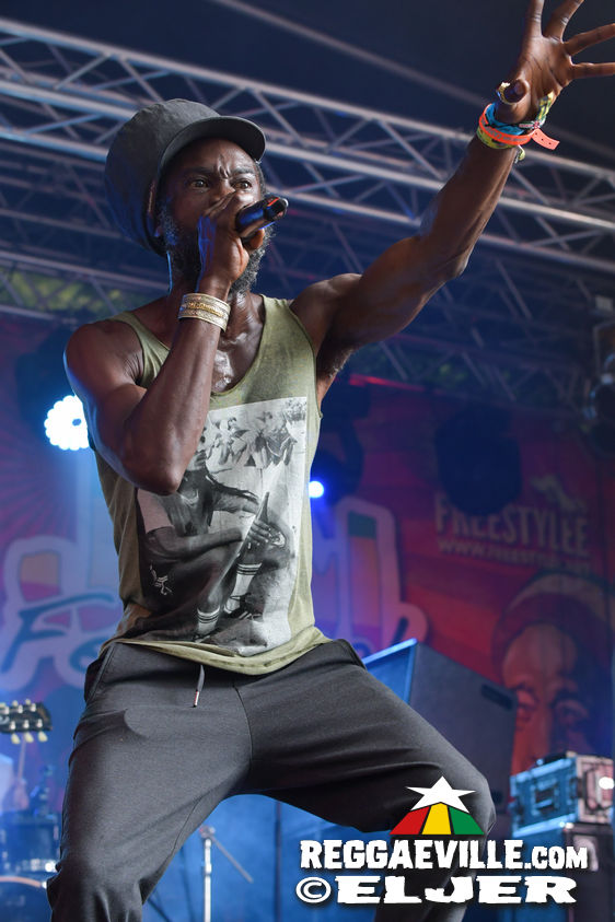 Singing U & Cat, Schwarzpaul